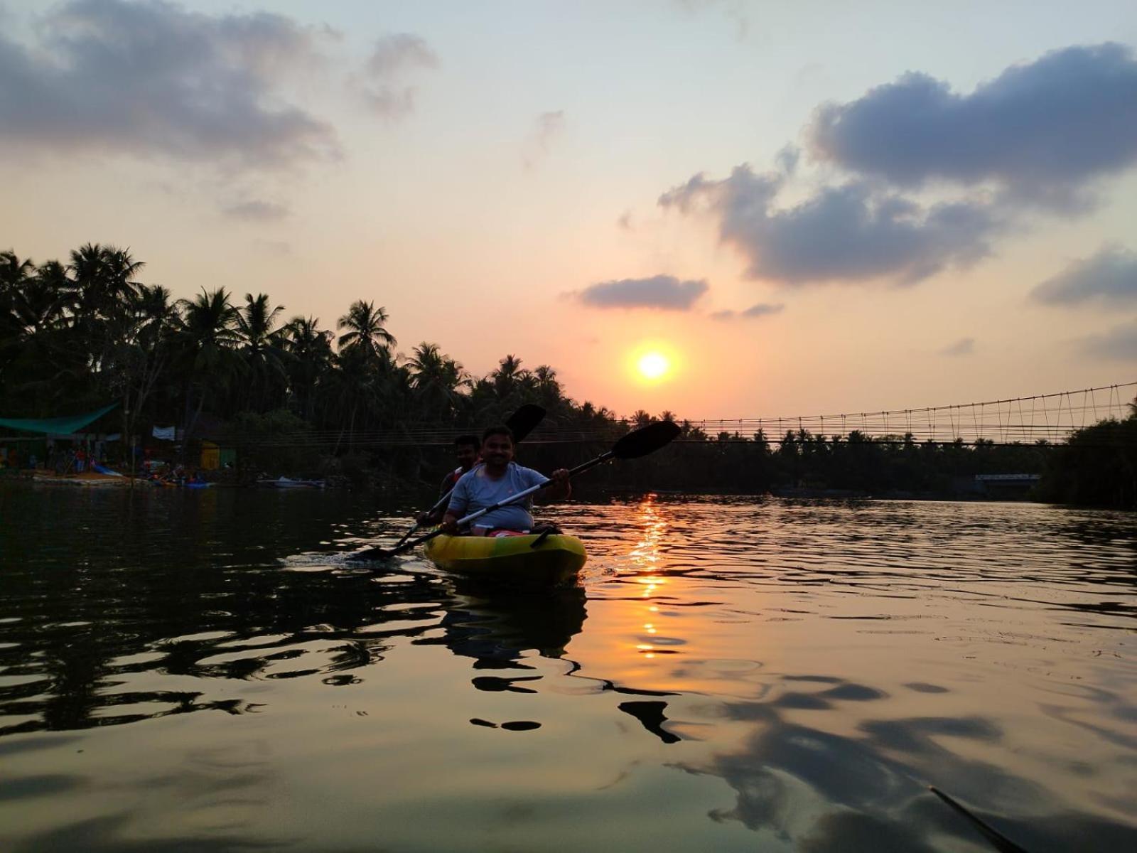Hangout Kalyanpur Экстерьер фото